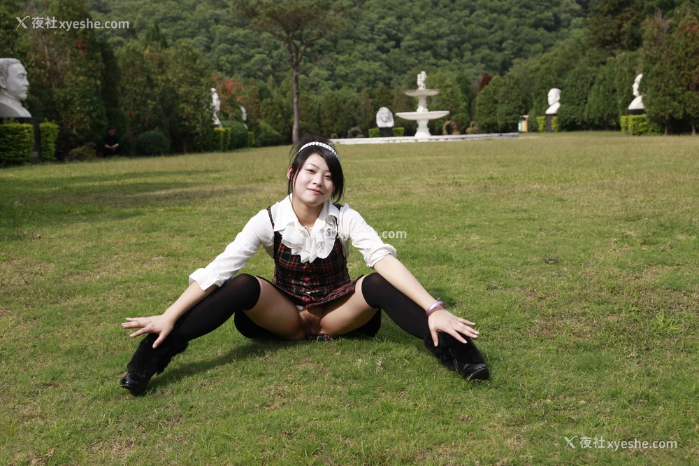 1P - 国模何梵大尺度人体私拍套图