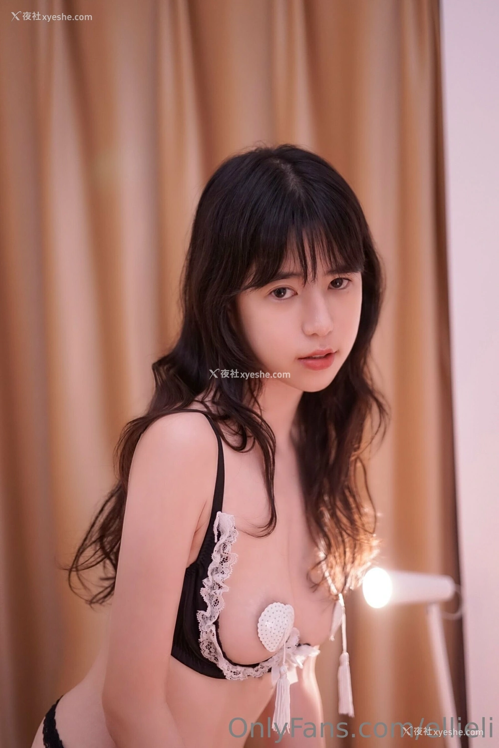 1P - 艾栗栗《在家等待的美少女》