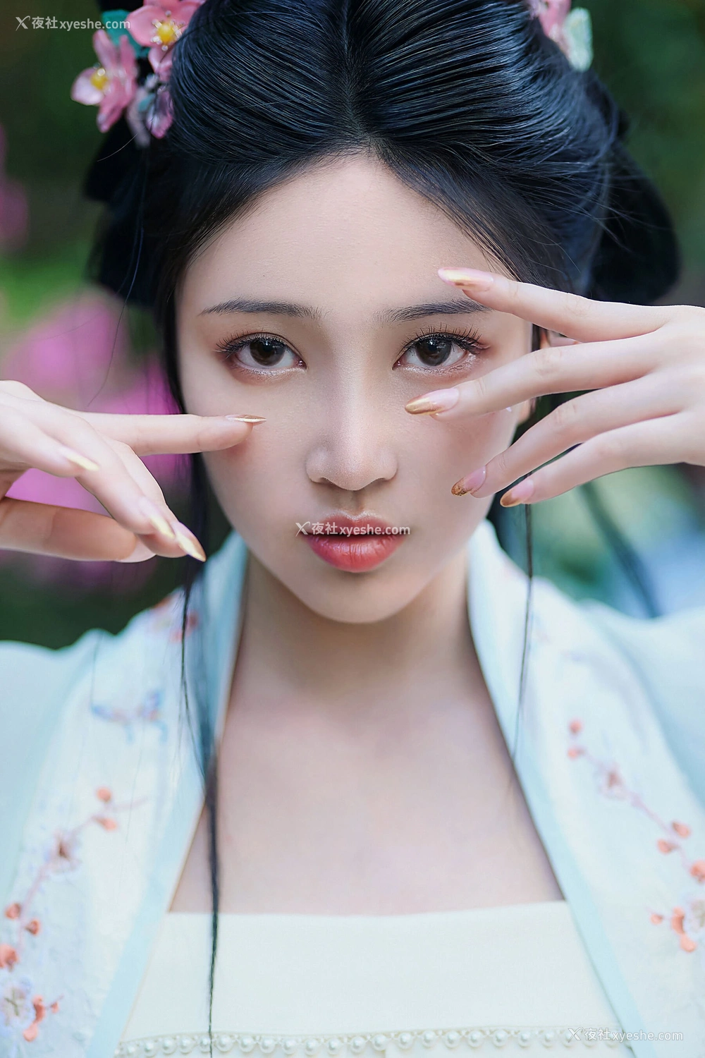 1P - 年年《花间集》