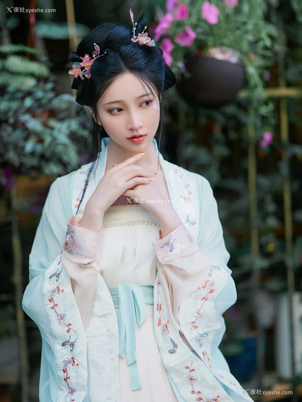 1P - 年年《花间集》