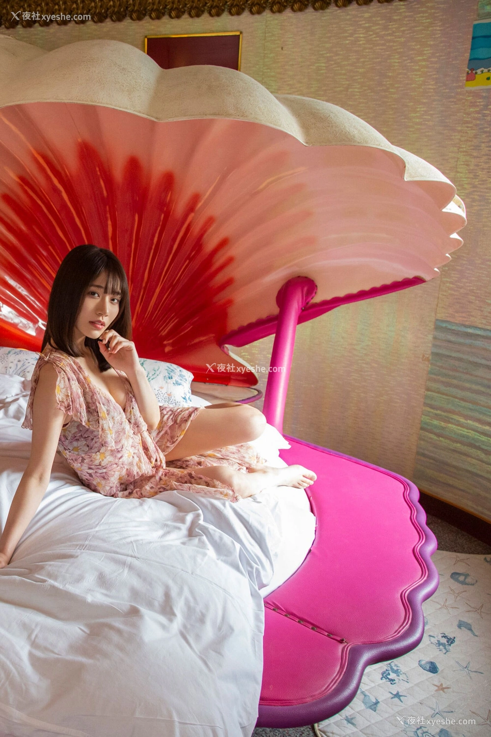 1P - 河北彩花《昭和レトロラブホで抱いてくれたらいいのに》