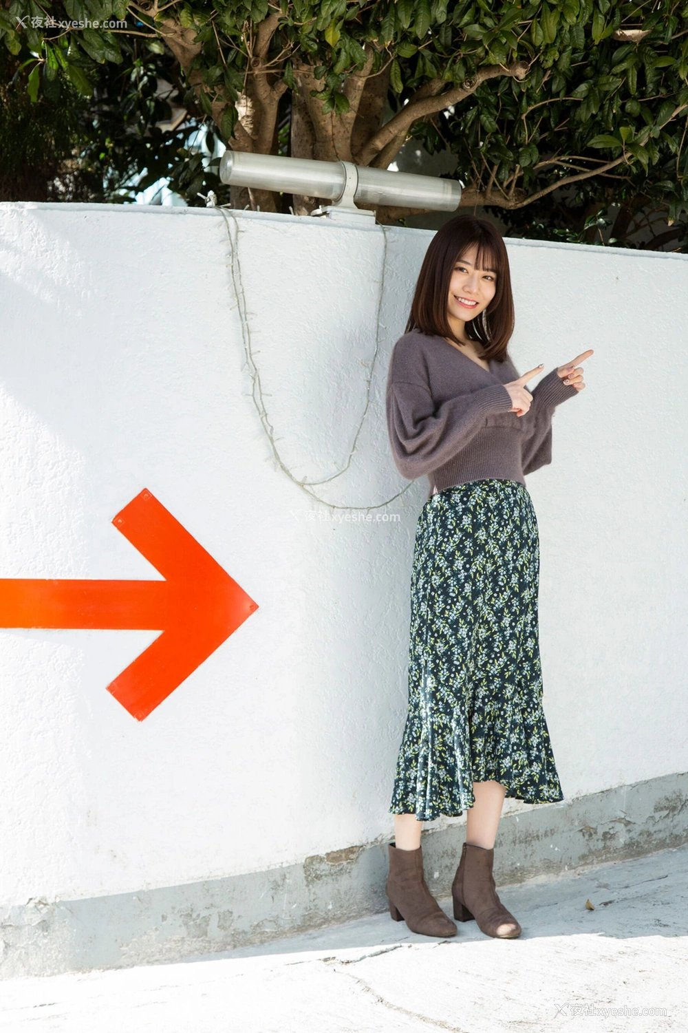 1P - 河北彩花《昭和レトロラブホで抱いてくれたらいいのに》