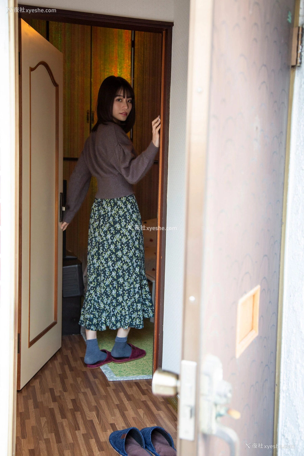 1P - 河北彩花《昭和レトロラブホで抱いてくれたらいいのに》