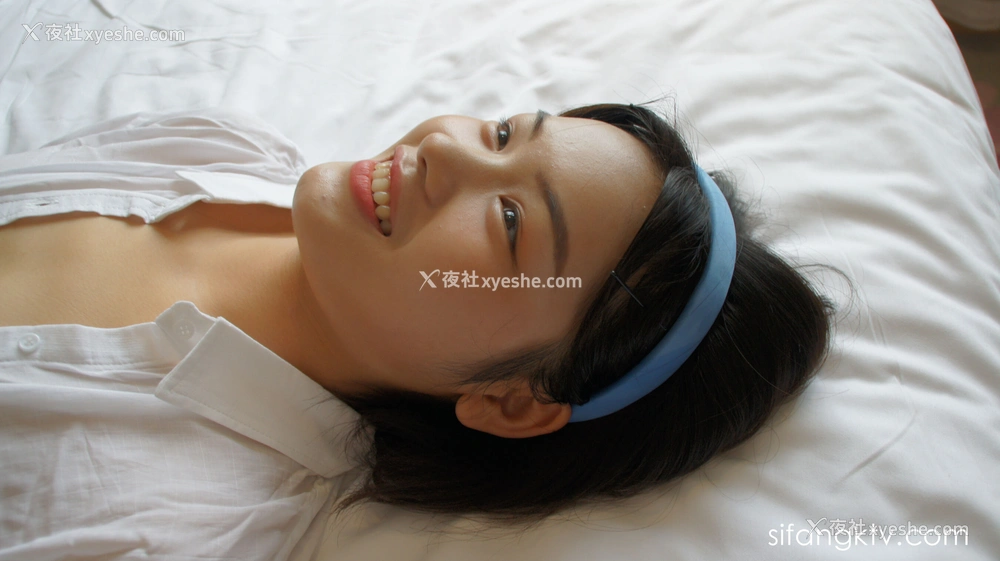 1P - 计算机系大一学妹人体私拍套图