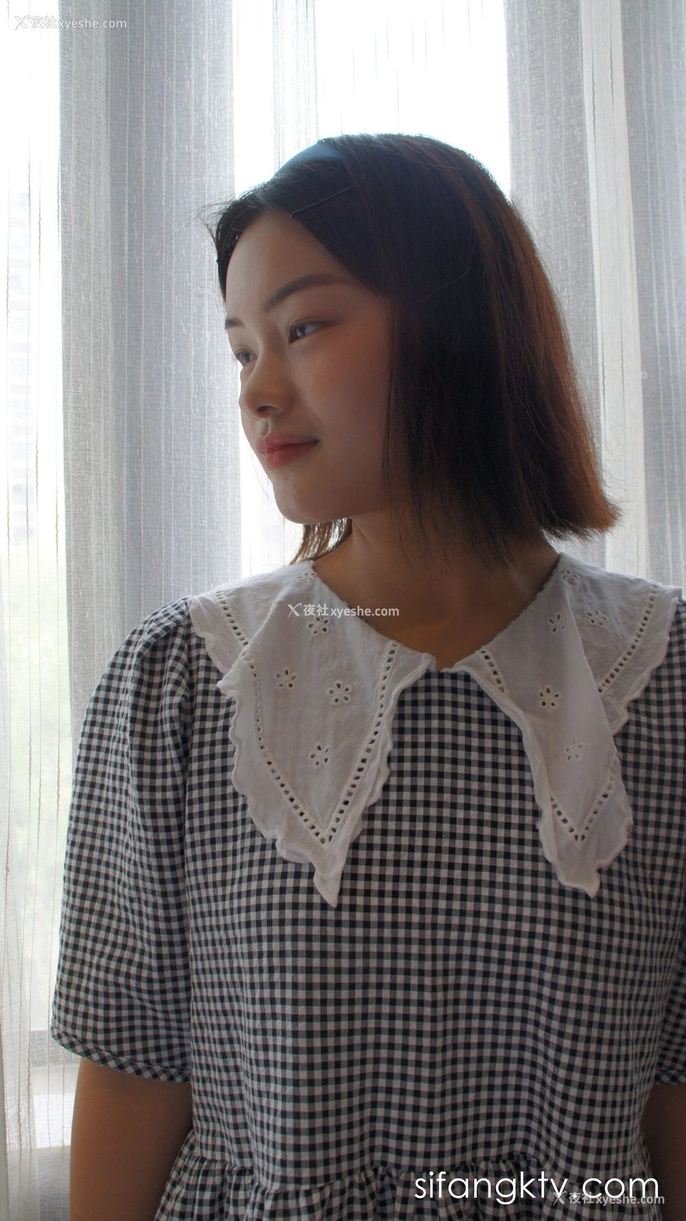 1P - 计算机系大一学妹人体私拍套图