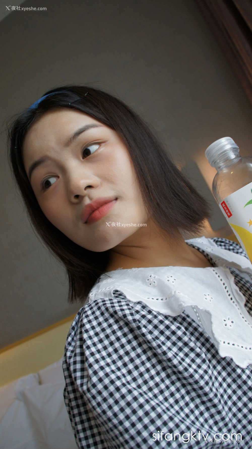1P - 计算机系大一学妹人体私拍套图