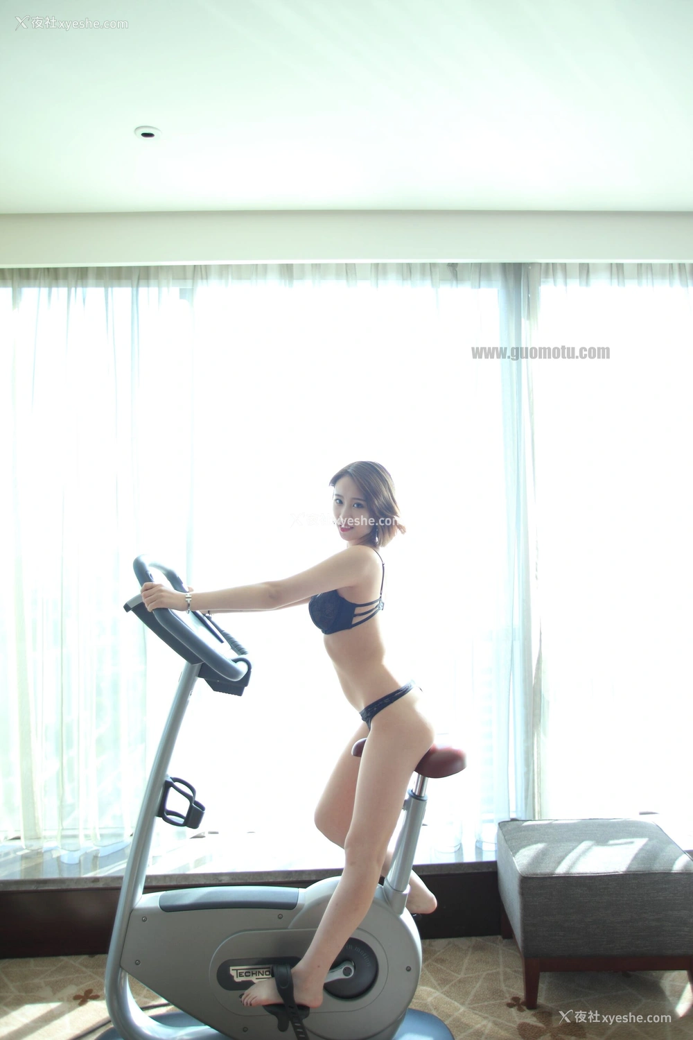 1P - 国模晓鸥性感写真套图