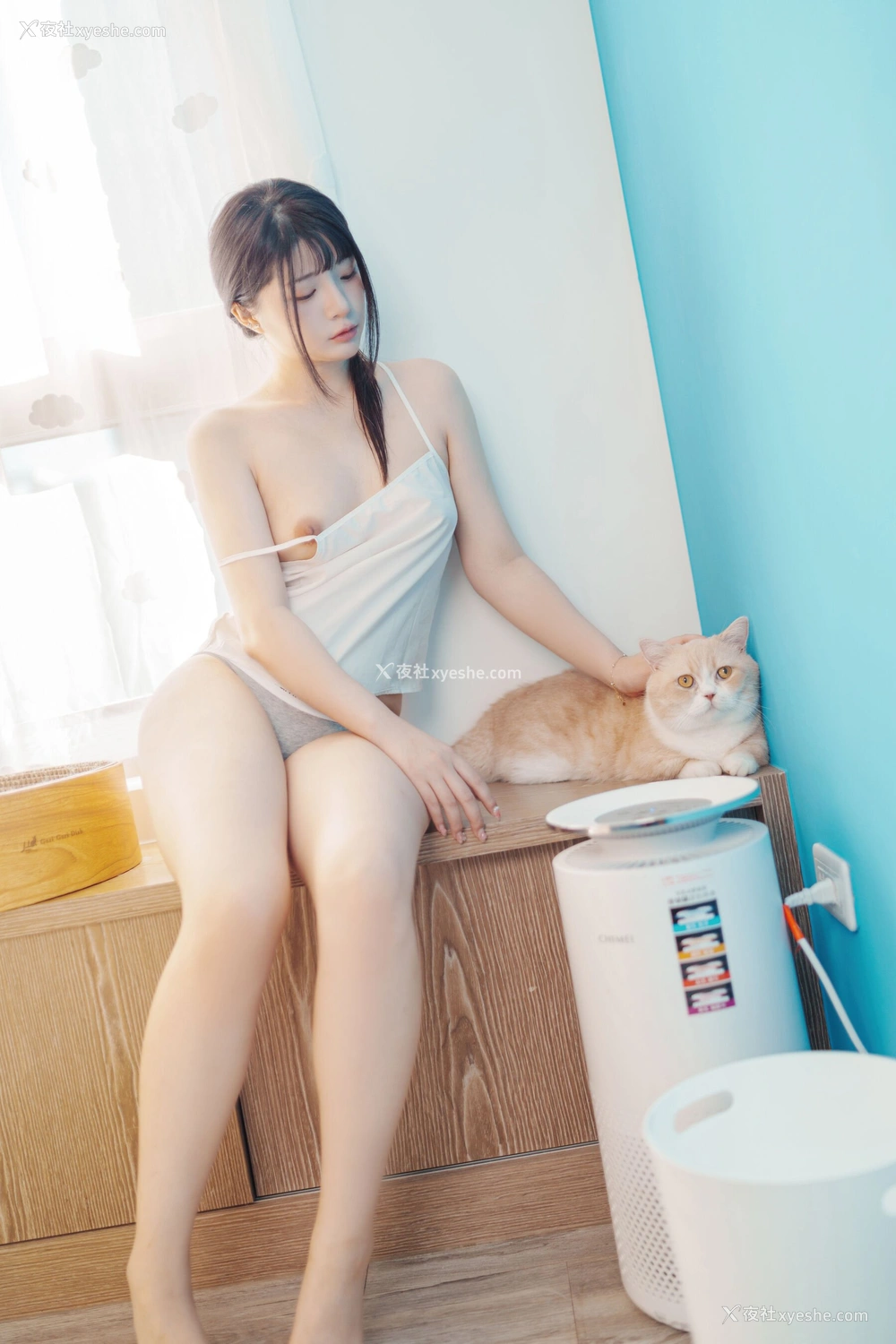 1P - 落落Raku《22.12月 EAT ME订阅 Your waifu♡》