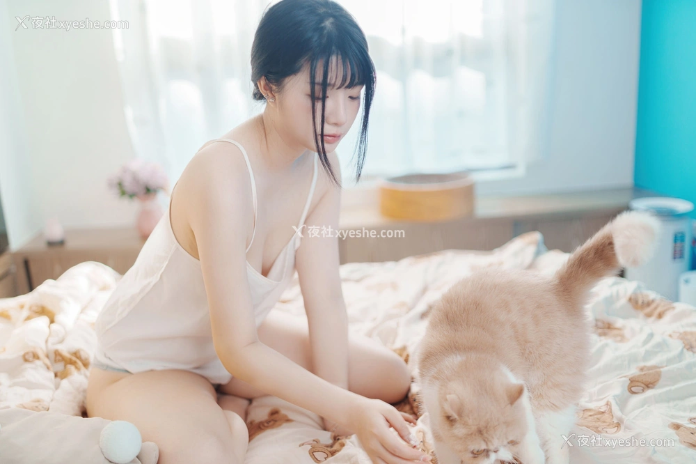 1P - 落落Raku《22.12月 EAT ME订阅 Your waifu♡》