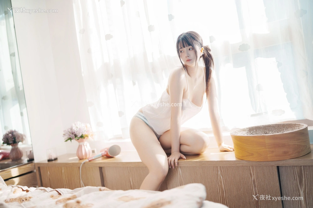 1P - 落落Raku《22.12月 EAT ME订阅 Your waifu♡》