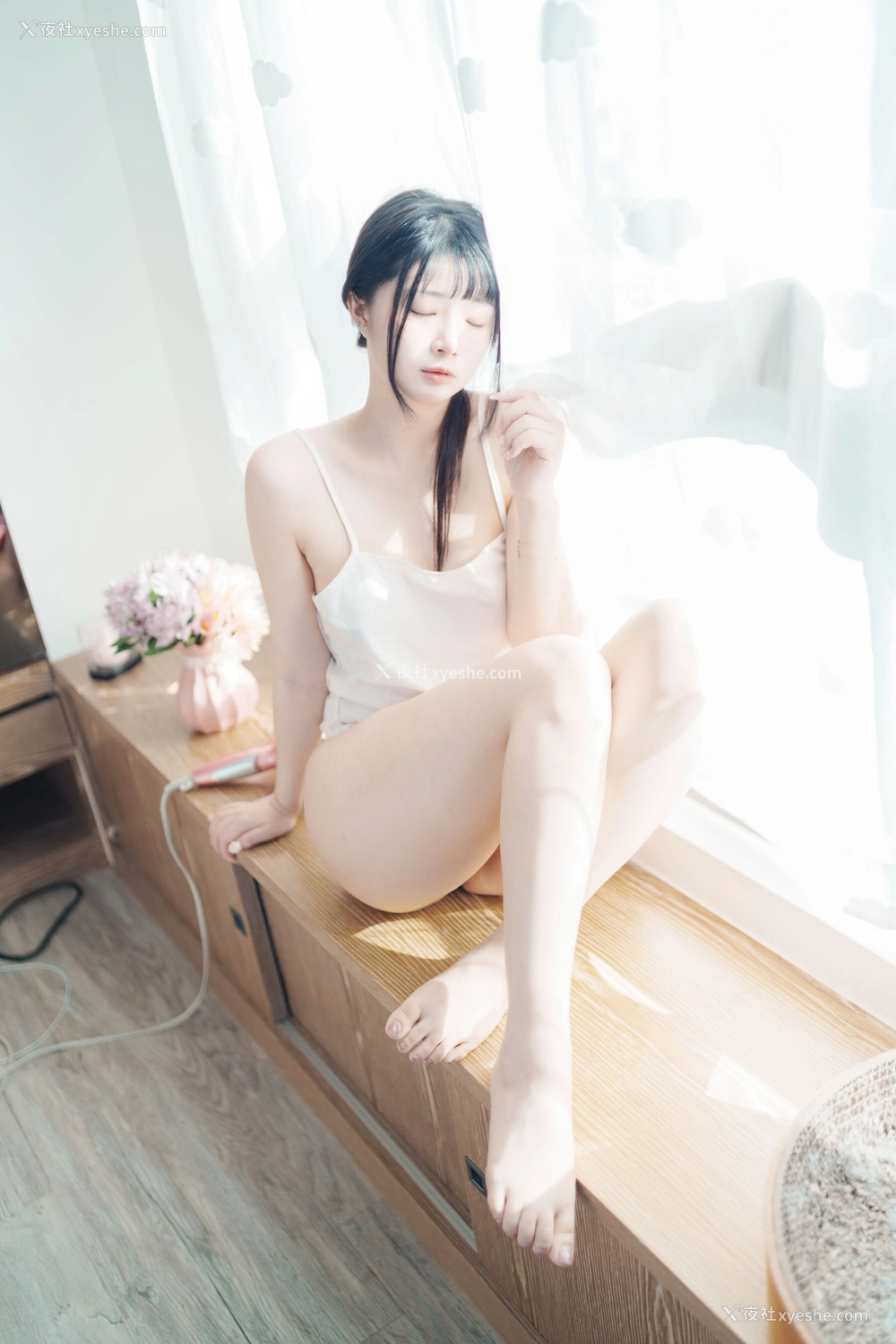 1P - 落落Raku《22.12月 EAT ME订阅 Your waifu♡》