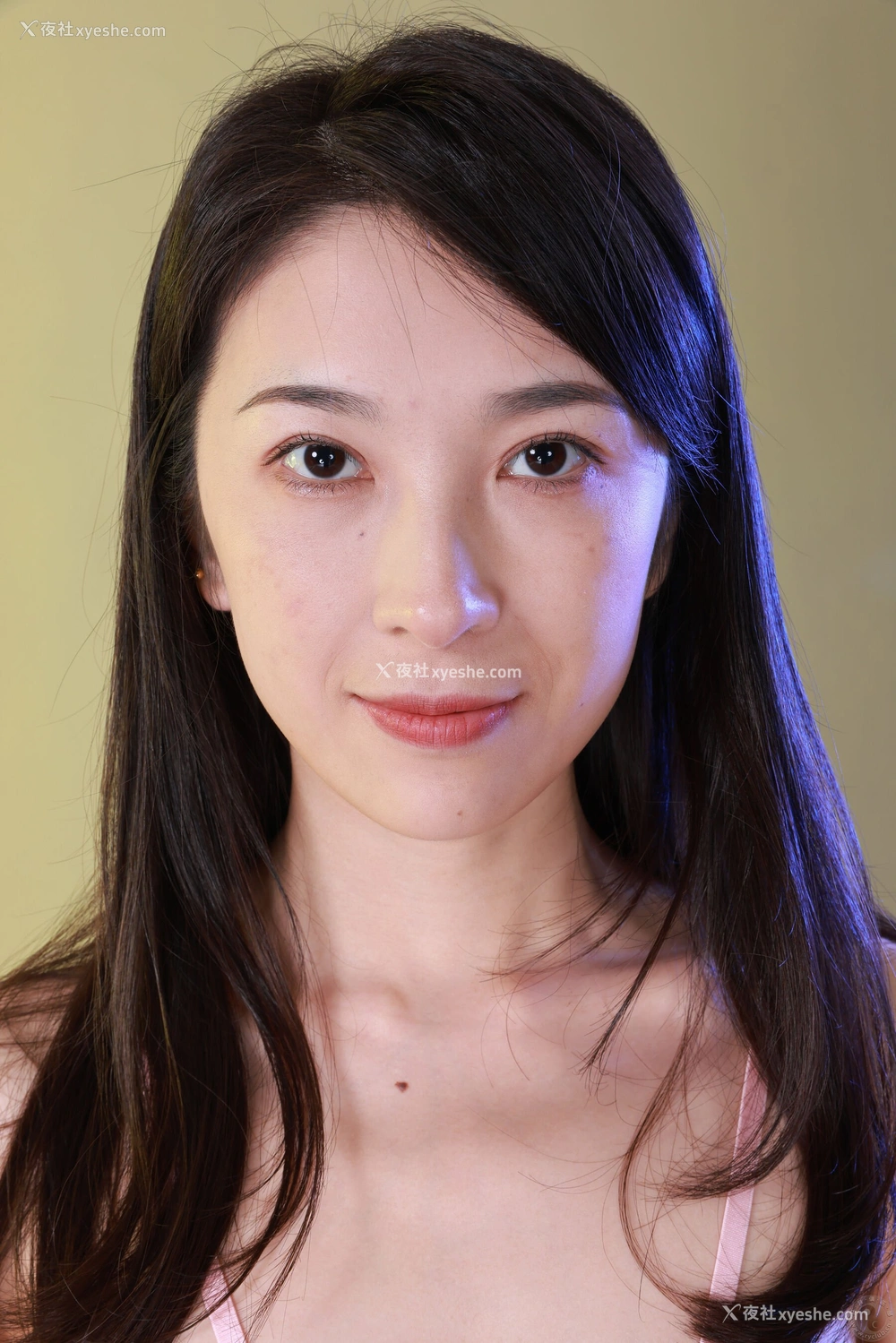 1P - 国模阿洛人体私拍套图