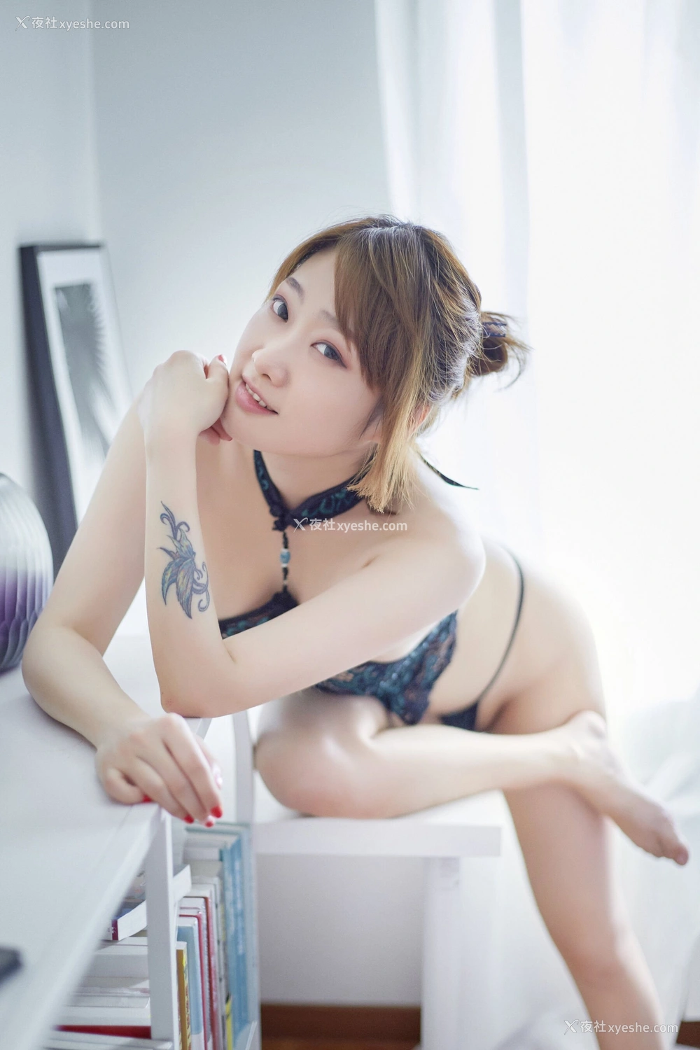 1P - 国模琳达人体私拍套图