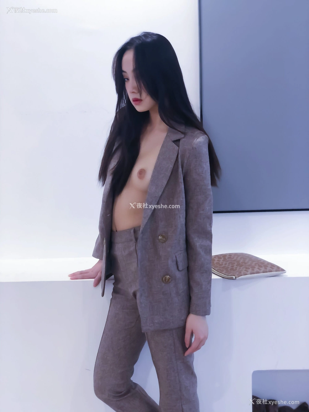 1P - 婕哥《小西装》