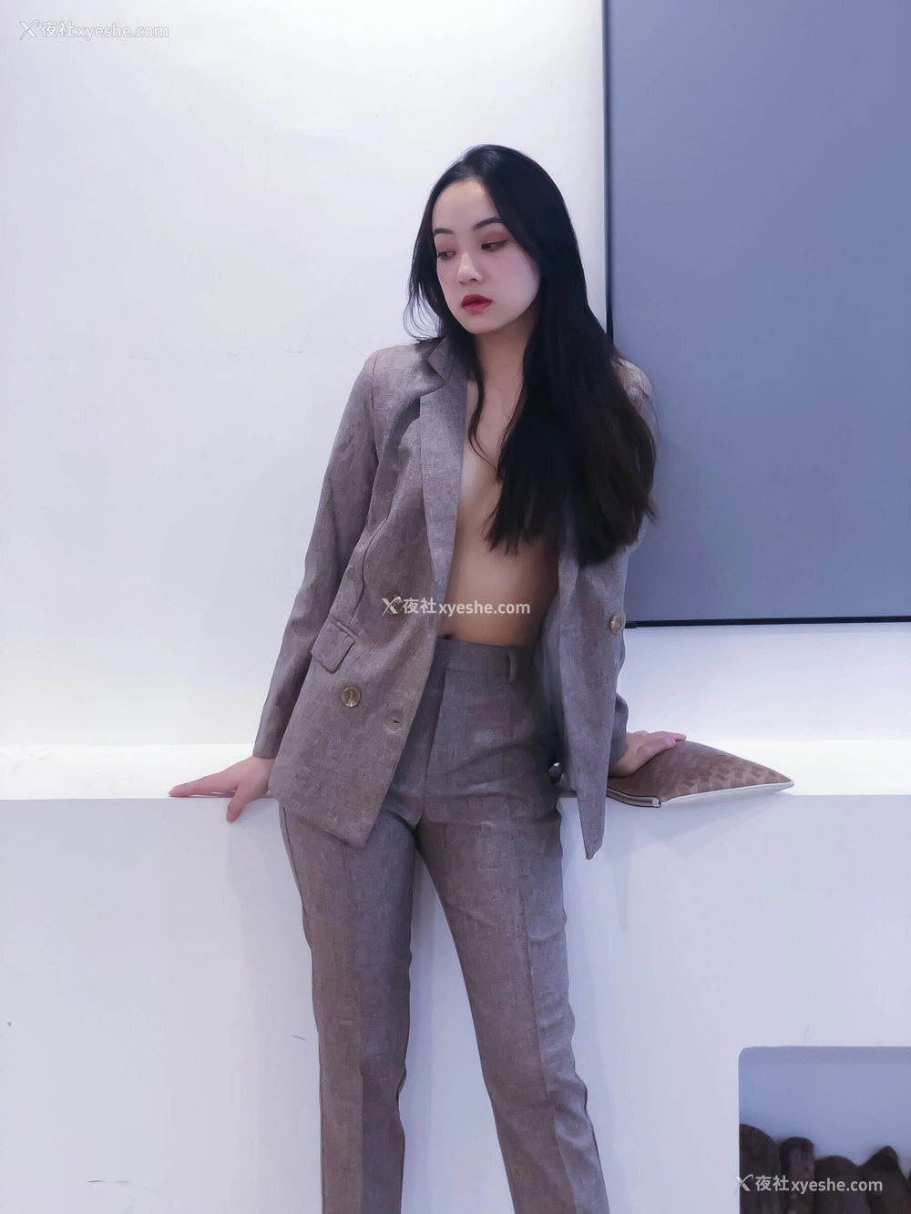 1P - 婕哥《小西装》