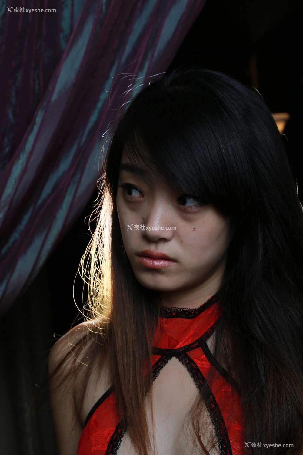 1P - 国模红衣少女人体私拍套图