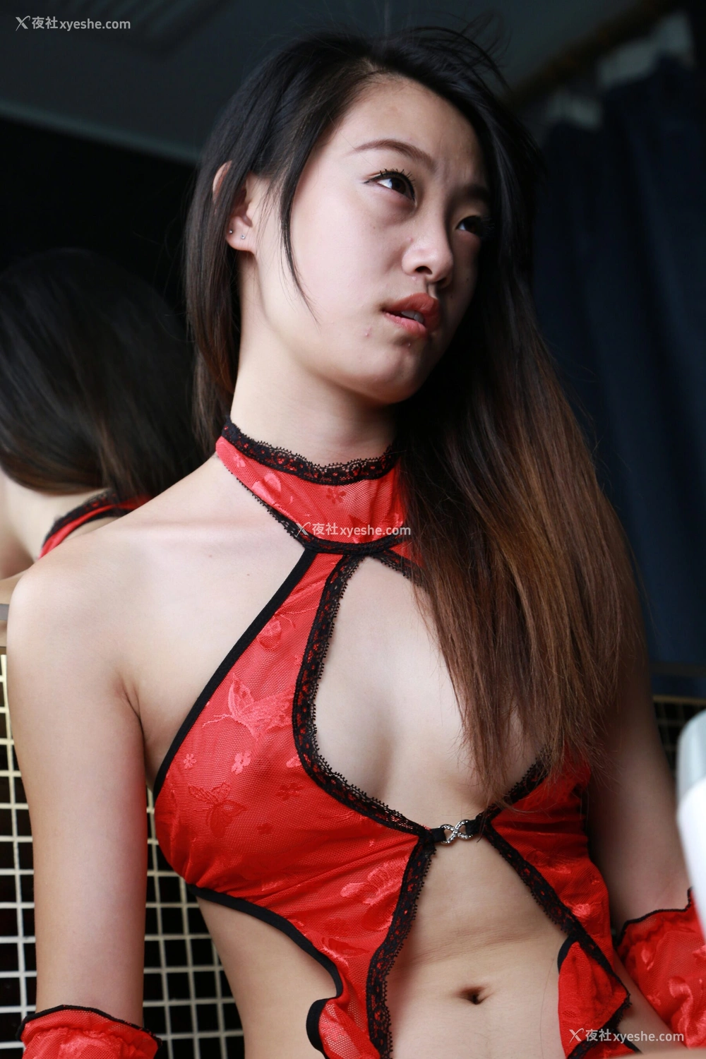 1P - 国模红衣少女人体私拍套图