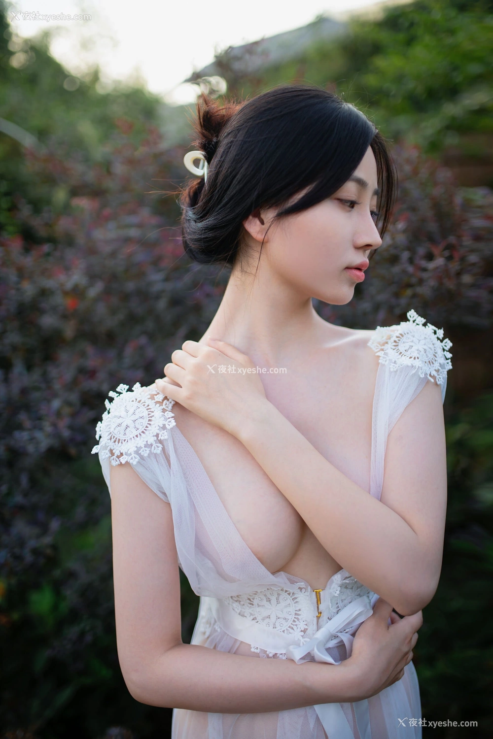 1P - 年年《神明之女》