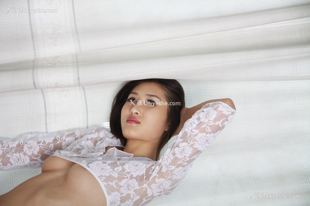 1P - 国模周雅婷人体私拍套图