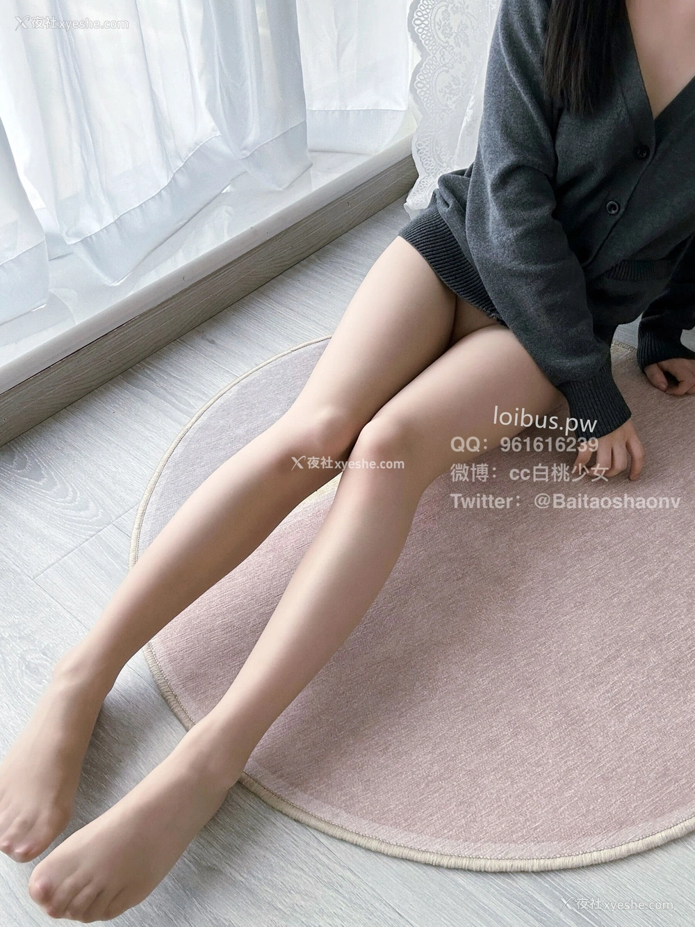 1P - 白桃少女《灰色毛衣》