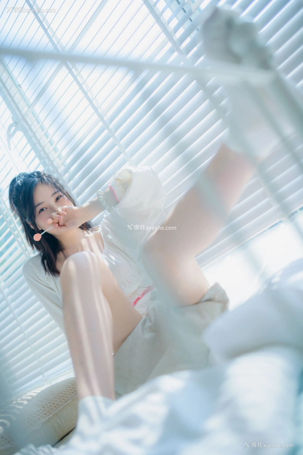 1P - 年年《爱吃棒棒糖的少女》