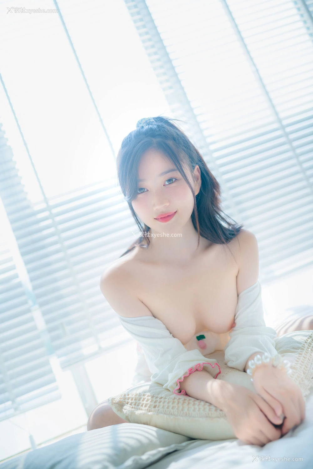 1P - 年年《爱吃棒棒糖的少女》