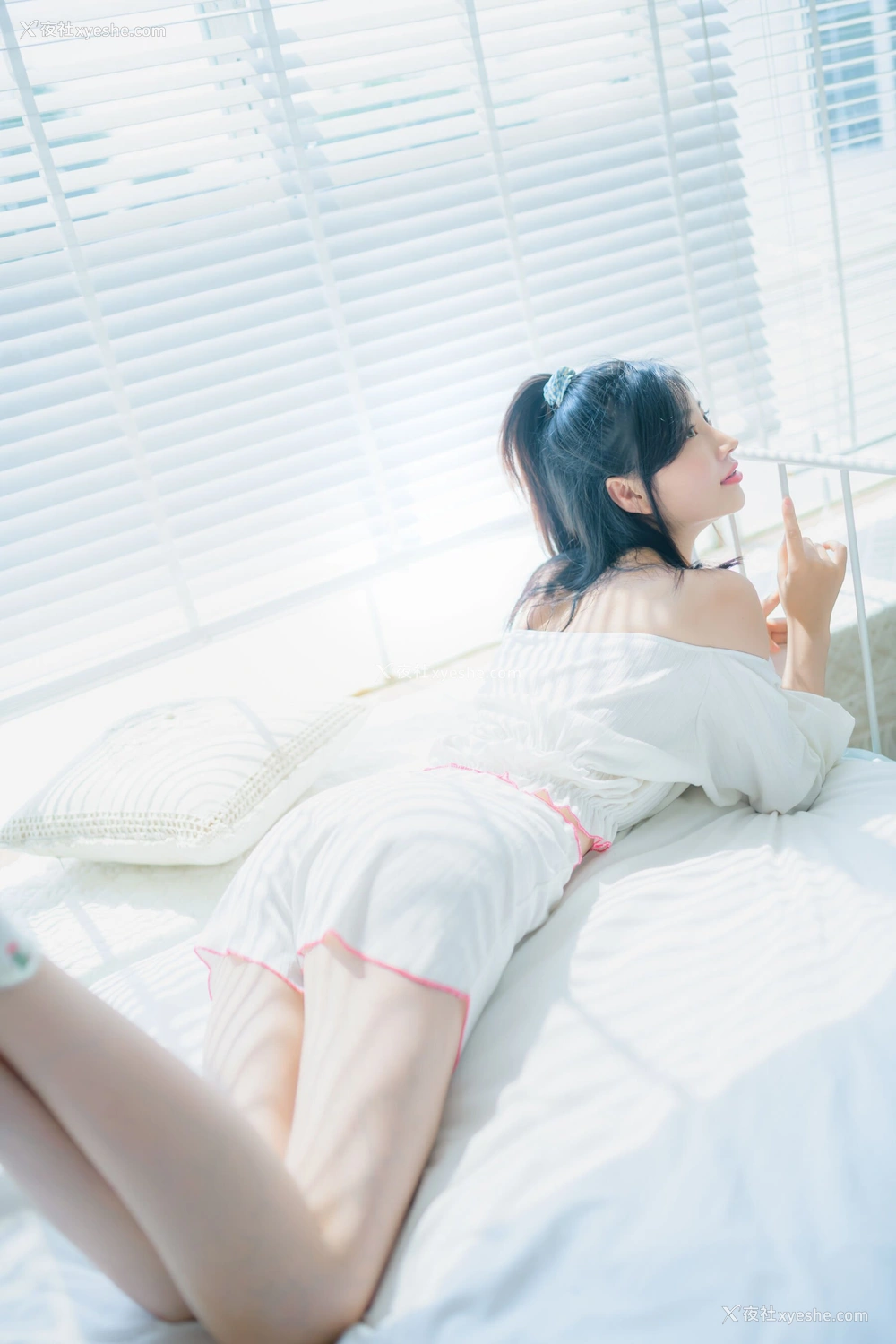1P - 年年《爱吃棒棒糖的少女》