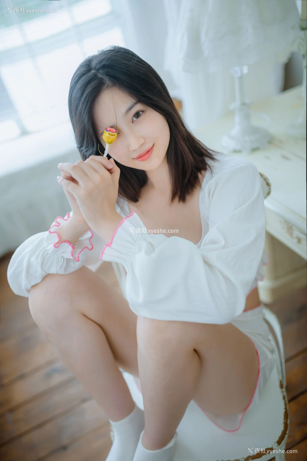 1P - 年年《爱吃棒棒糖的少女》