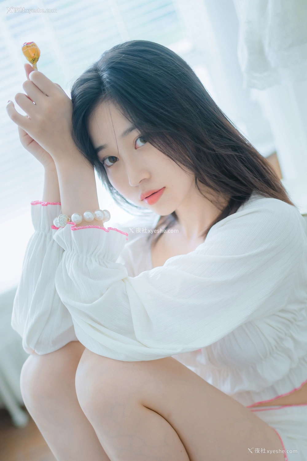 1P - 年年《爱吃棒棒糖的少女》