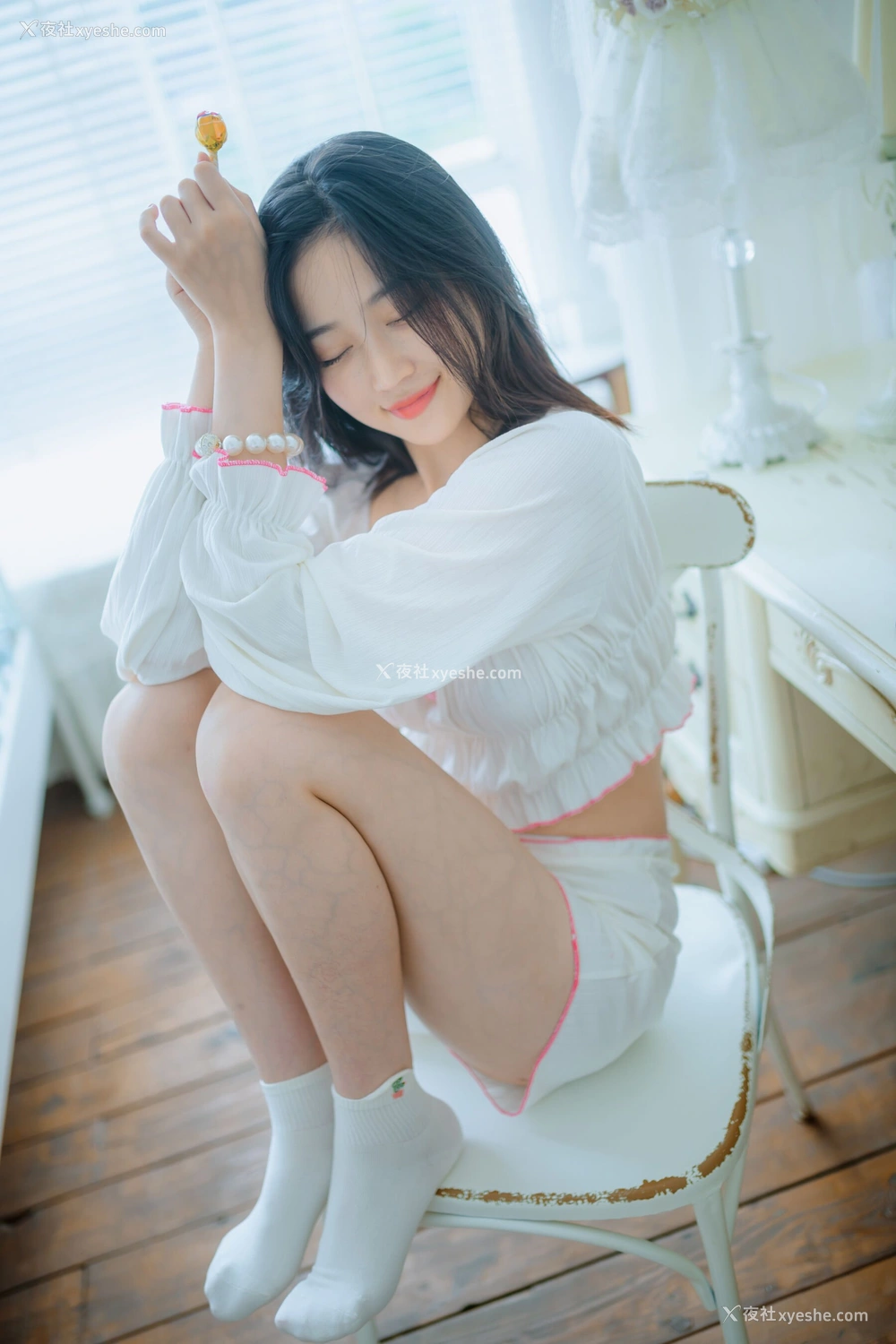 1P - 年年《爱吃棒棒糖的少女》