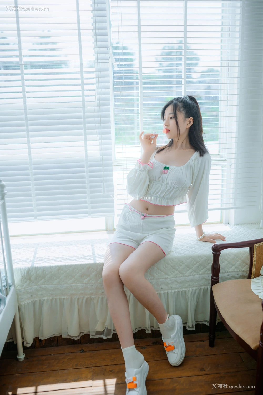 1P - 年年《爱吃棒棒糖的少女》