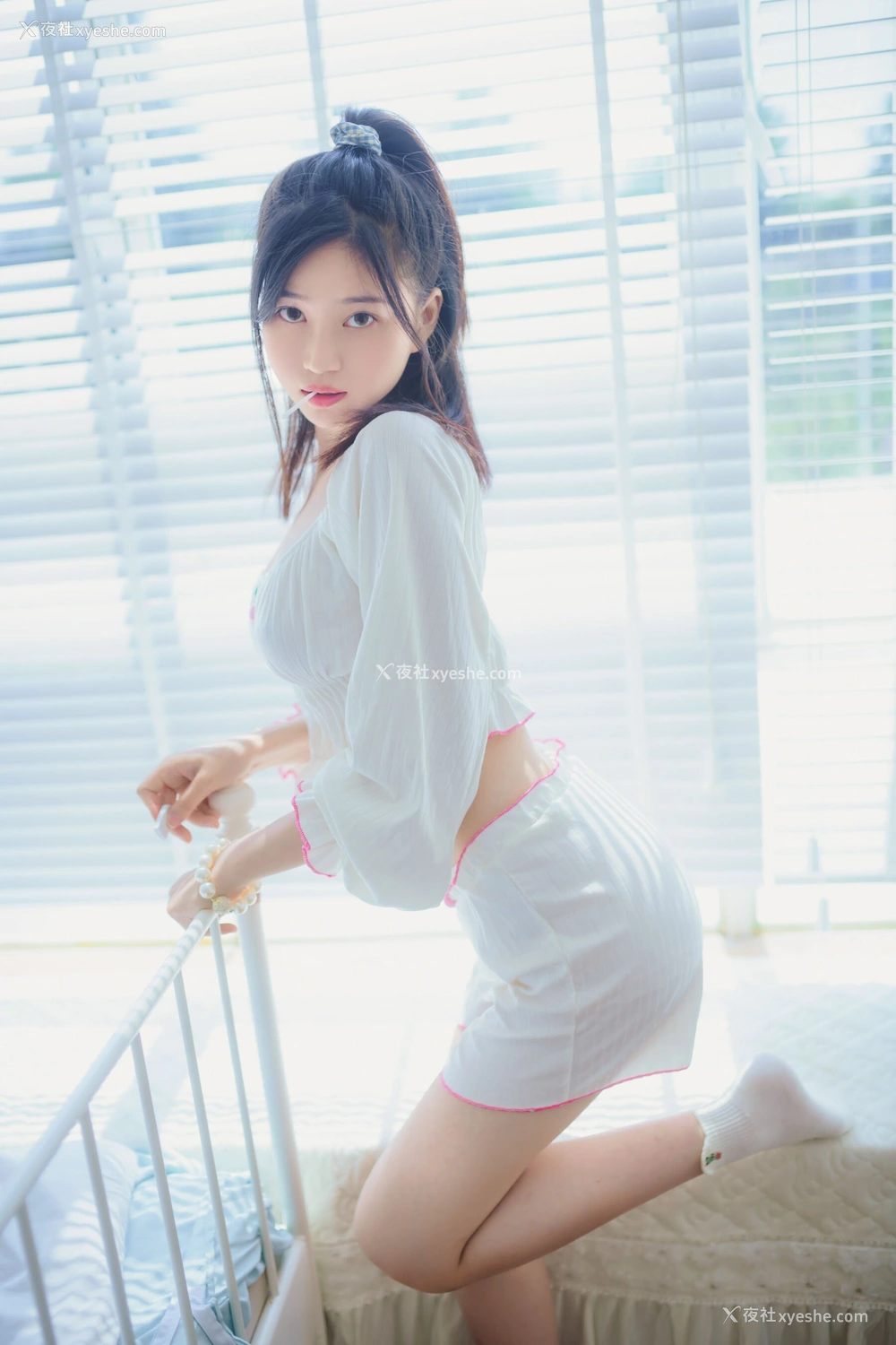 1P - 年年《爱吃棒棒糖的少女》