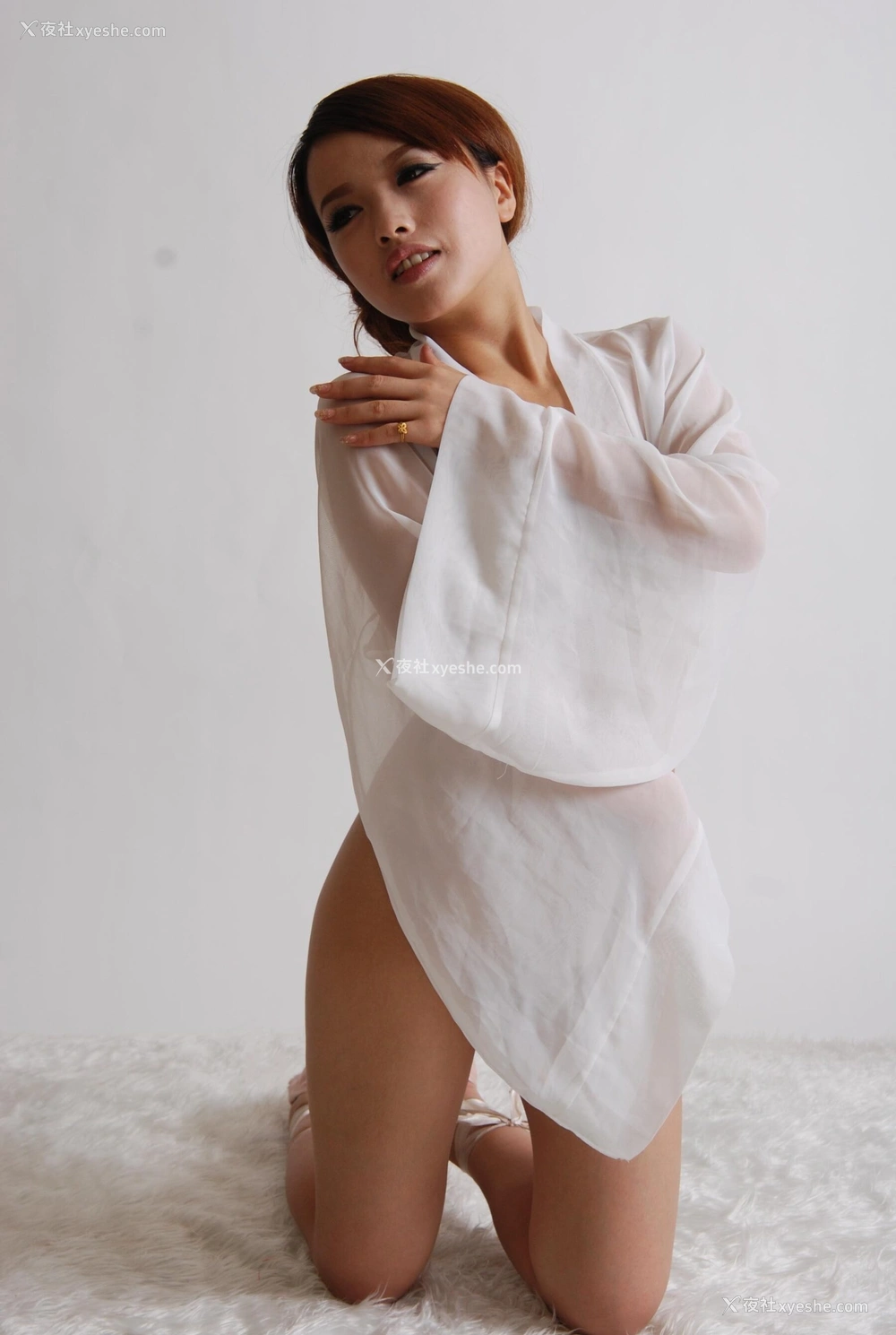 1P - 国模艾玛人体私拍套图