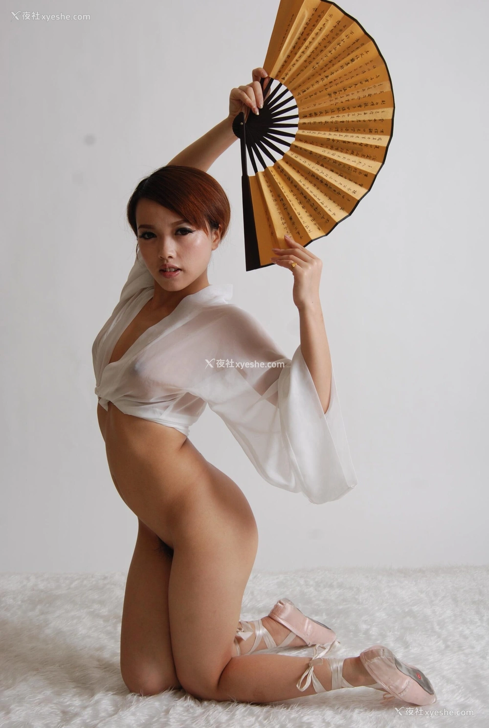 1P - 国模艾玛人体私拍套图