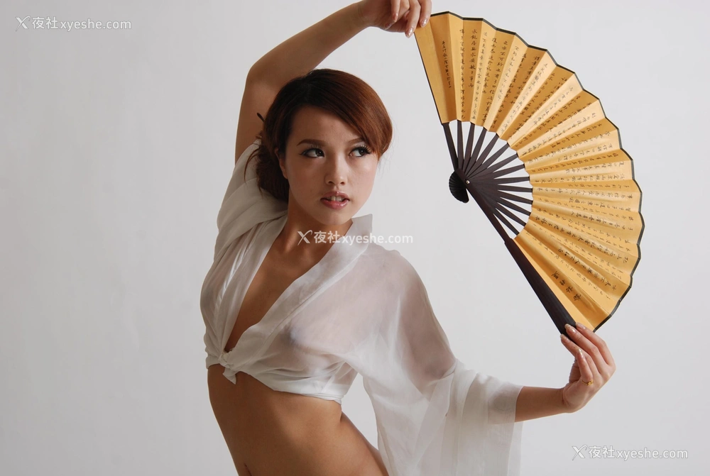 1P - 国模艾玛人体私拍套图