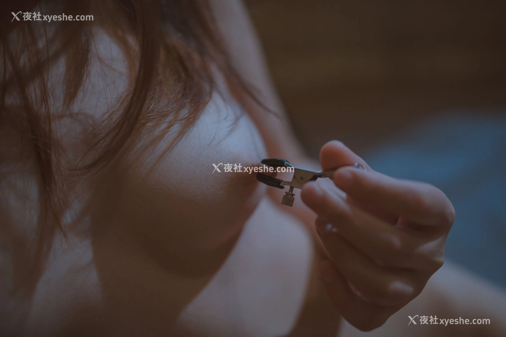 1P - 鹿初《暗房SM》