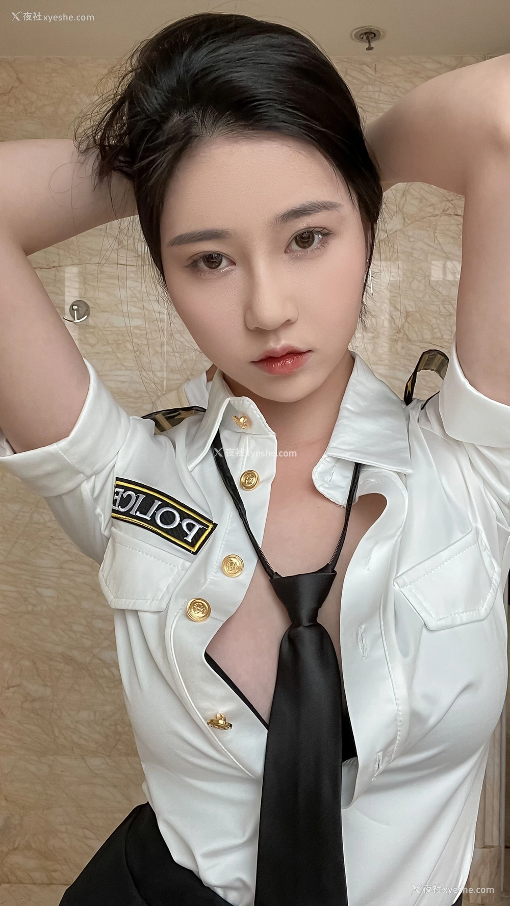 1P - 年年《s女警》