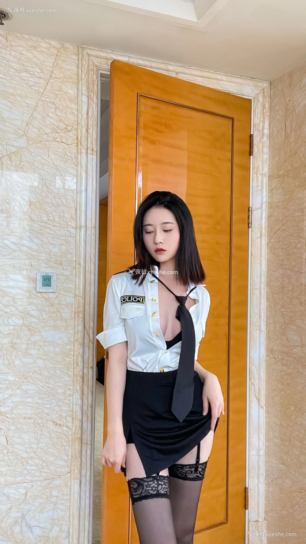 1P - 年年《s女警》