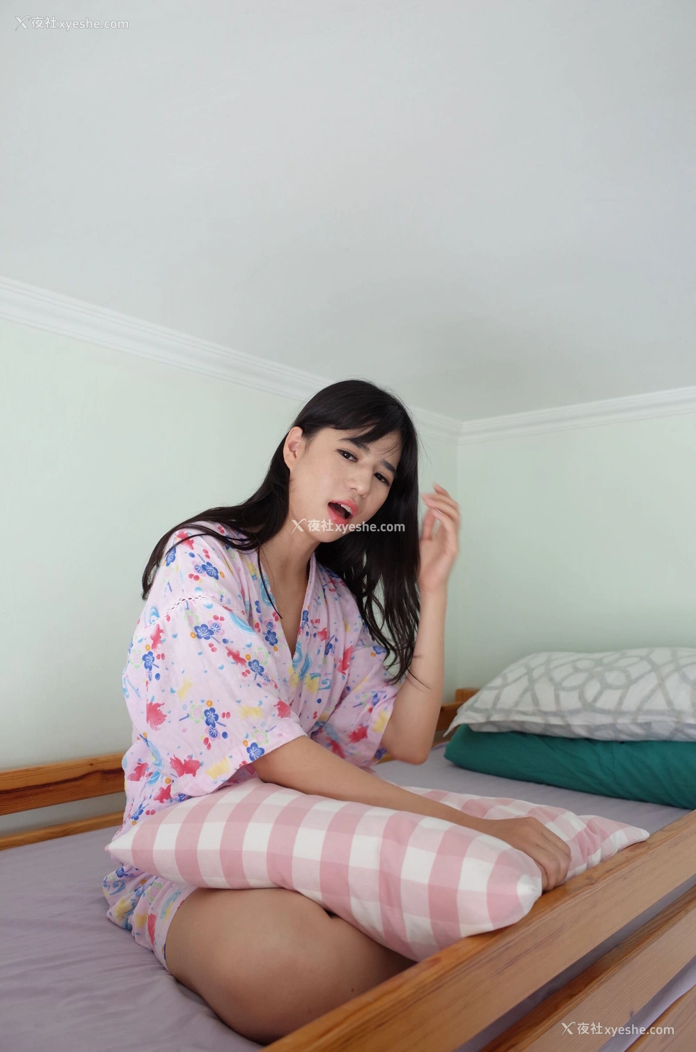 1P - 国模艾栗栗人体私拍套图