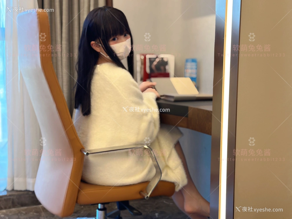 1P - 软萌兔兔酱《秘书》