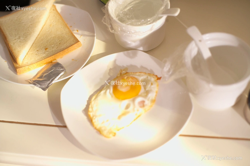 1P - 国模田思思性感写真套图