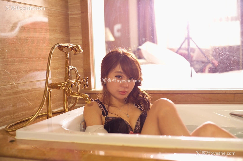 1P - 国模田思思性感写真套图