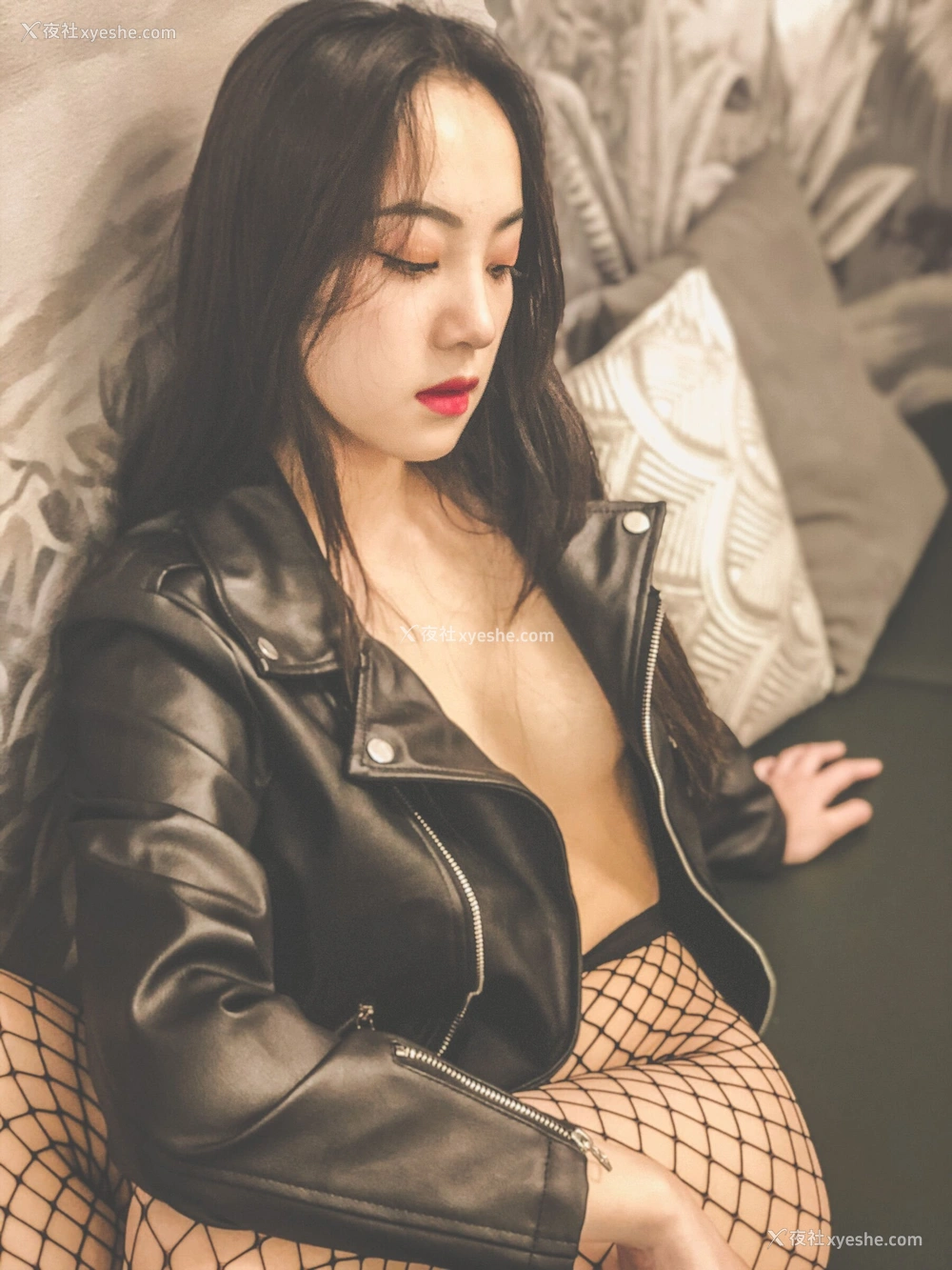 1P - 婕哥《皮衣网袜》