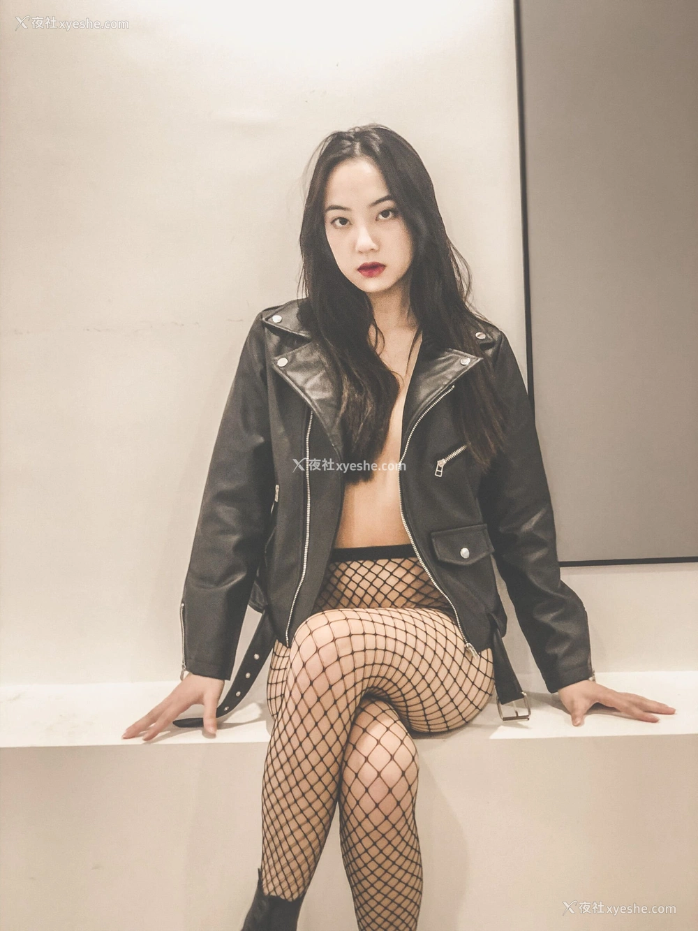 1P - 婕哥《皮衣网袜》