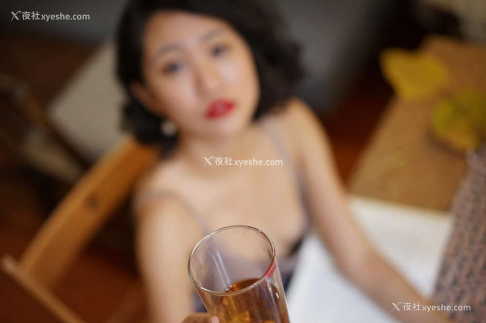 1P - 国模小环人体私拍套图