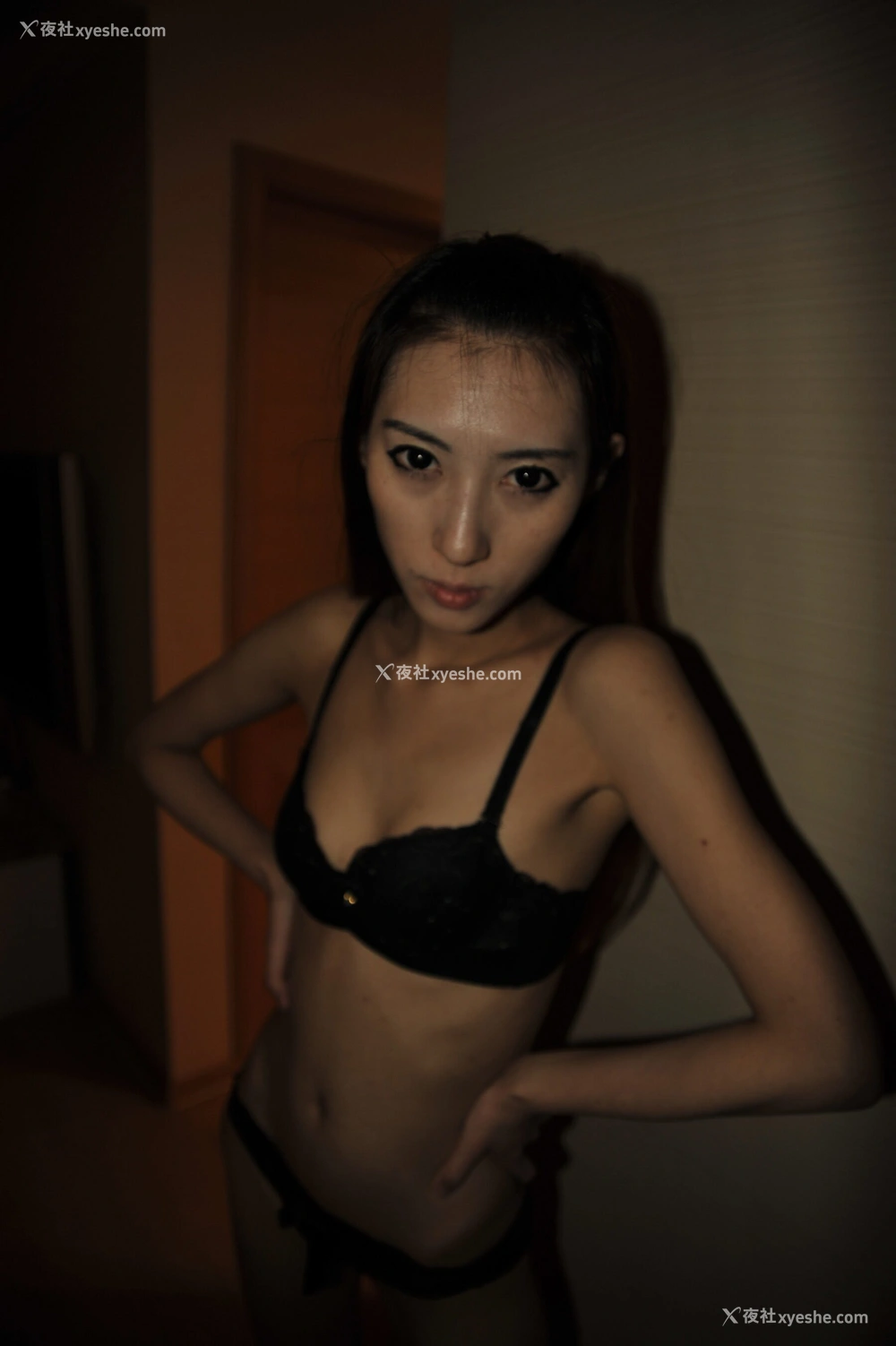1P - 国模爱灵性感写真套图