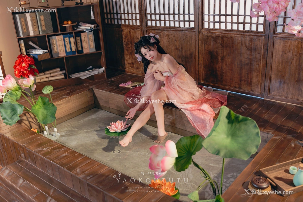 1P - 咬一口兔娘《醉倒荷塘边》