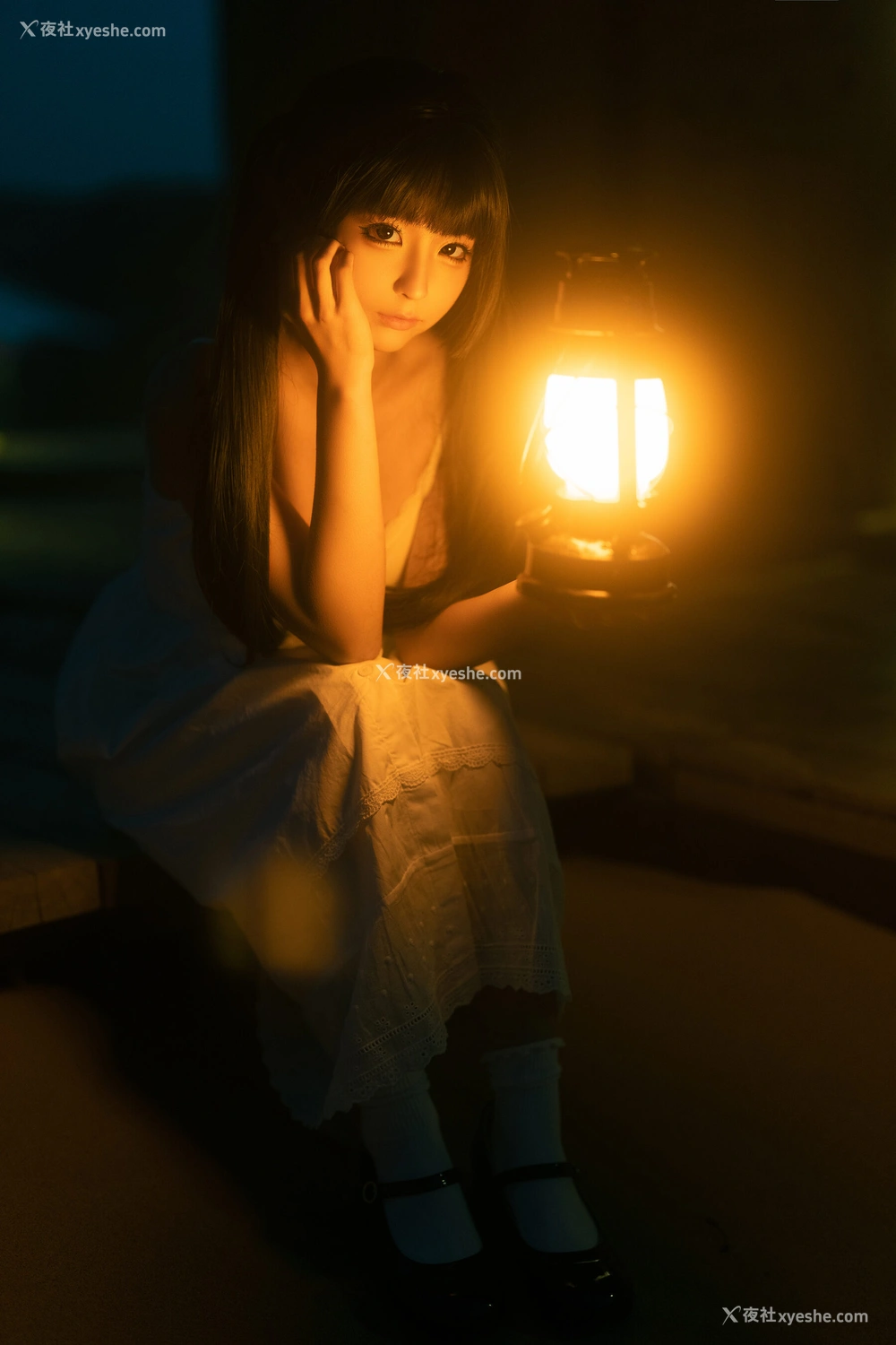 蠢沫沫《海岸昏灯》