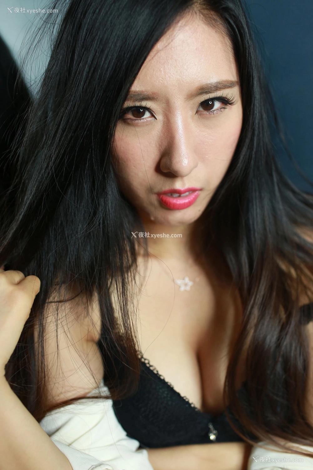 1P - 国模莉莉性感写真套图