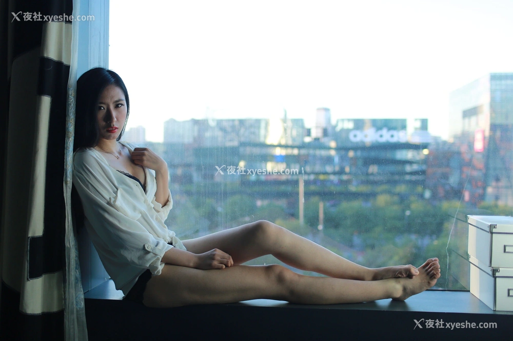 1P - 国模莉莉性感写真套图